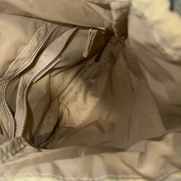 UNIQLO Cream Drawstring Crossbody - Picture 4 of 4